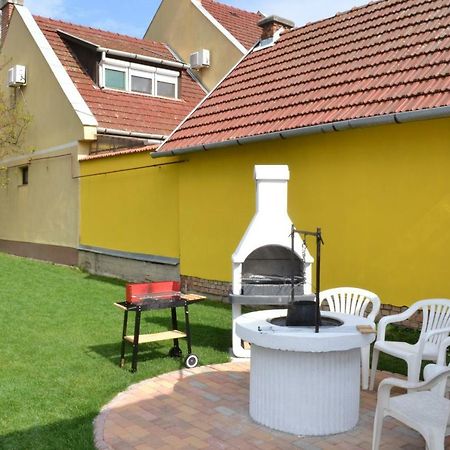 Liliom Apartman ギュラ エクステリア 写真