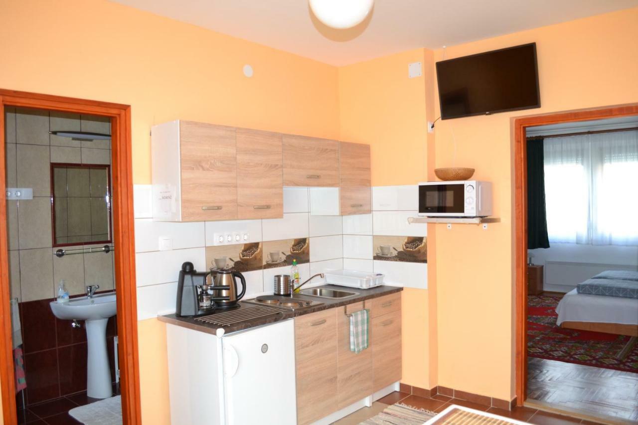 Liliom Apartman ギュラ エクステリア 写真